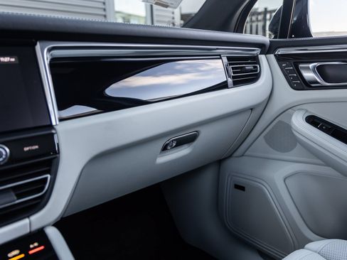 Certified 2026 Porsche Macan S AWD/4WD image 28