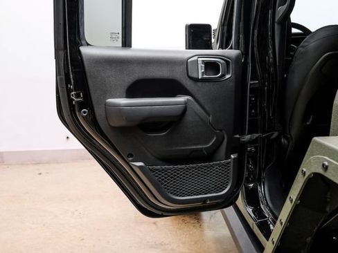 Used 2024 Jeep Wrangler Unlimited Rubicon w/ Technology Group AWD/4WD image 86