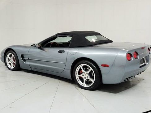 Used 2004 Chevrolet Corvette Base w/ Preferred Equipment Group image 3