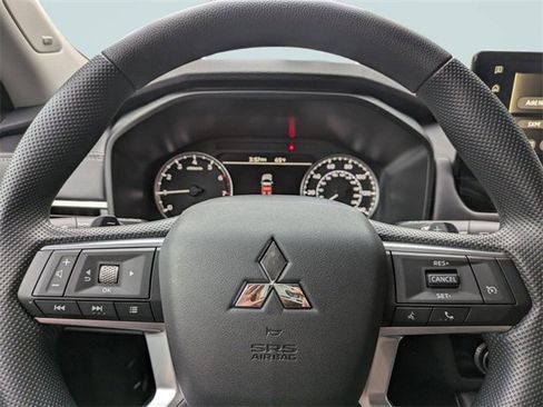 New 2025 Mitsubishi Outlander ES image 28