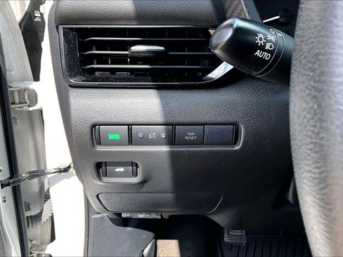 Used 2024 Nissan Sentra SV FWD image 32