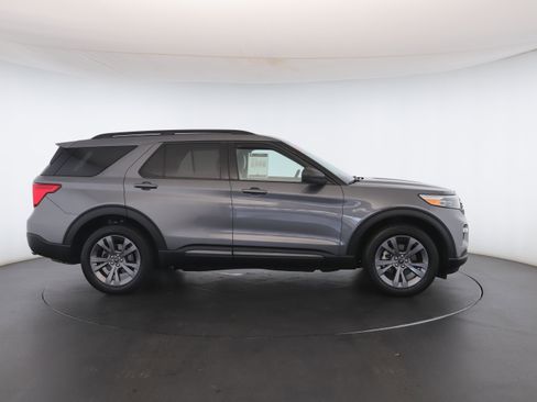 Used 2021 Ford Explorer XLT w/ Equipment Group 202A image 32