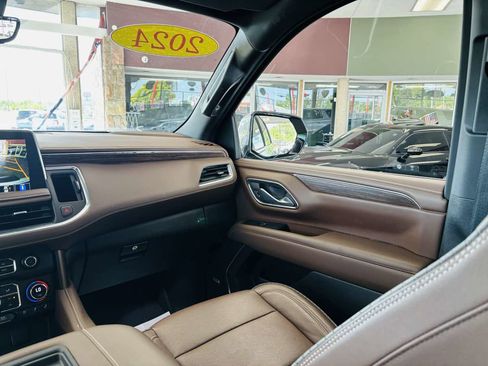 Used 2024 Chevrolet Suburban High Country AWD/4WD image 40