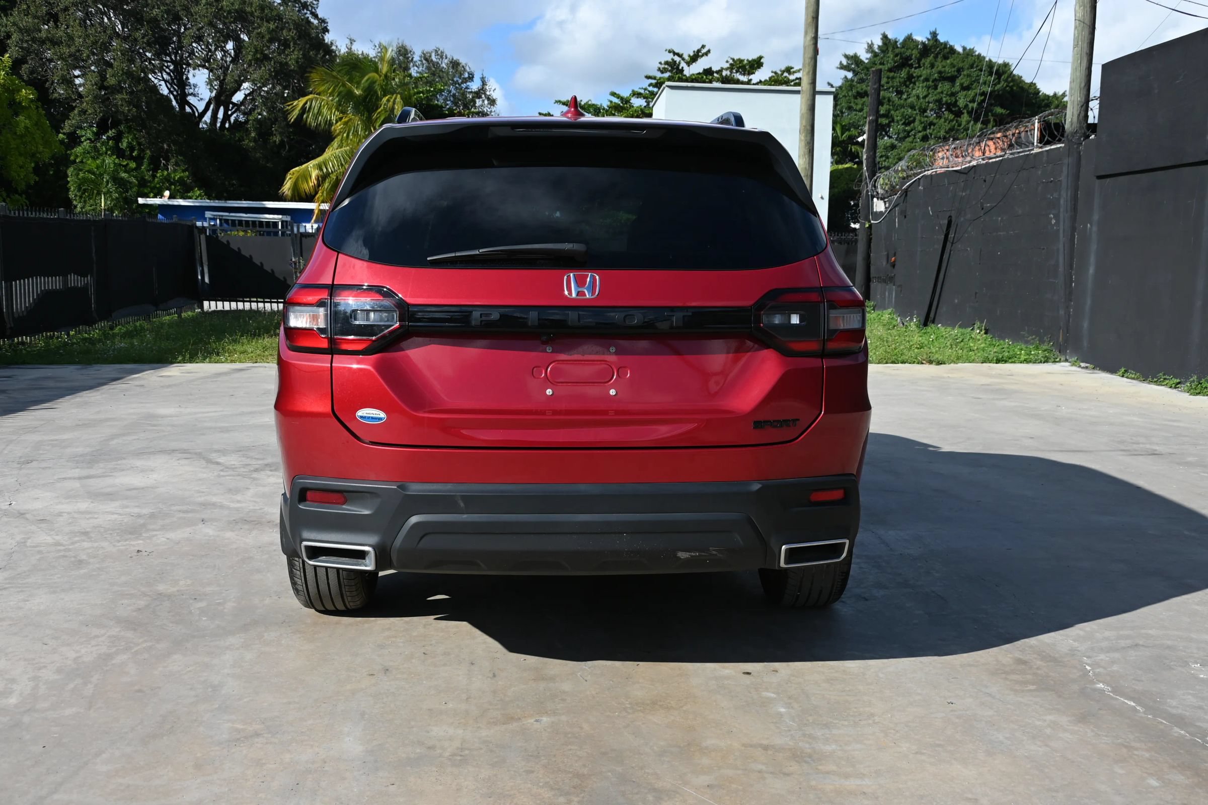 Used 2025 Honda Pilot Sport image 4