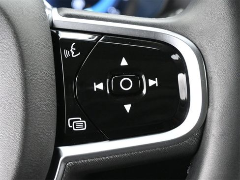 Used 2023 Volvo XC60 B5 Plus w/ Protection Package Premier image 7