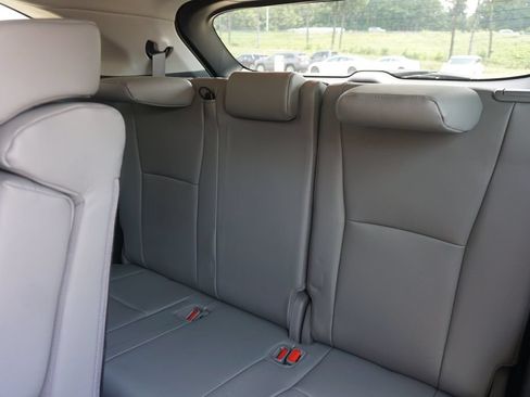 Used 2022 Toyota Highlander XLE FWD image 18