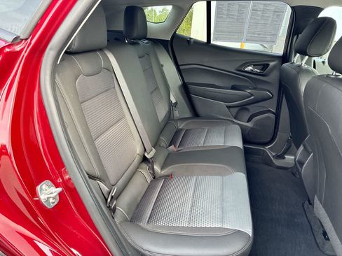 Used 2025 Chevrolet Trax LT w/ LT Convenience Package FWD image 25