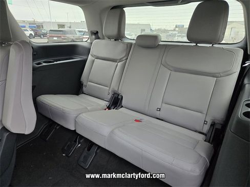 New 2026 Ford Expedition Active image 7