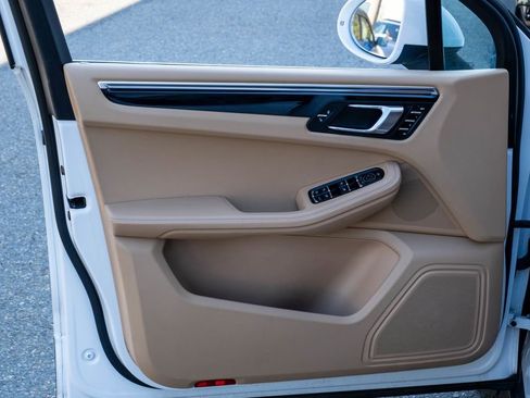 Used 2015 Porsche Macan S w/ Infotainment Package image 11