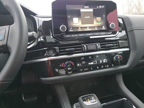 New 2025 Nissan Pathfinder SV w/ SV Premium Package image 11