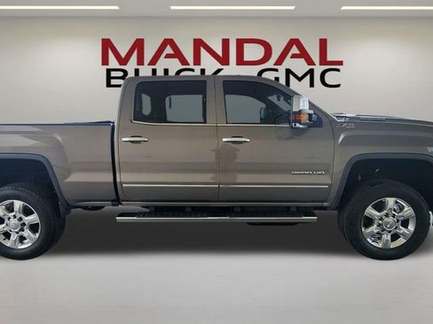 Used 2017 GMC Sierra 2500 SLT w/ Duramax Plus Package AWD/4WD image 4