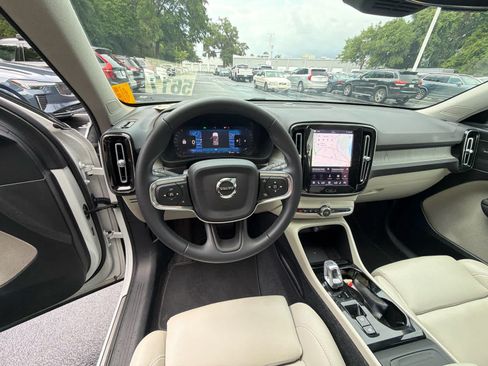 Certified 2025 Volvo XC40 B5 Ultra AWD/4WD image 27