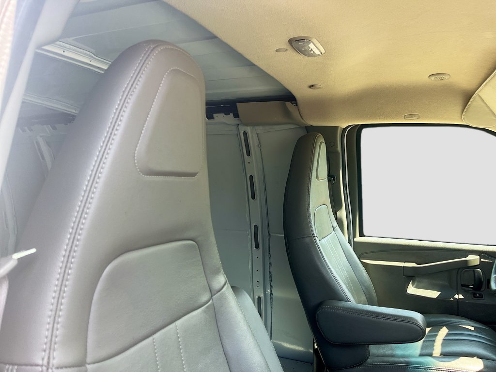 Used 2025 GMC Savana 3500 Extended RWD image 24
