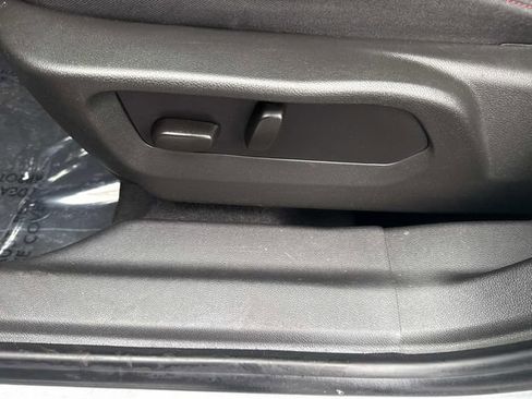 Used 2023 Buick Envision Essence w/ Sport Touring Package image 22