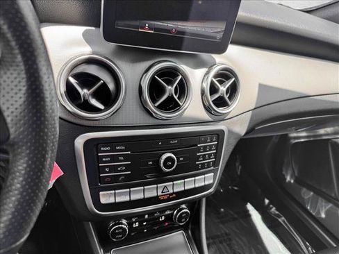 Used 2020 Mercedes-Benz GLA 250 4MATIC w/ Premium Package image 14