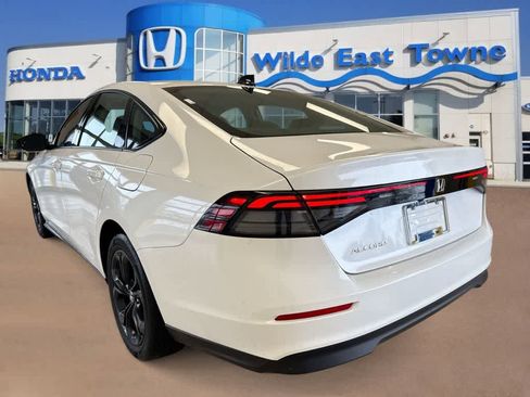 Certified 2025 Honda Accord SE image 6