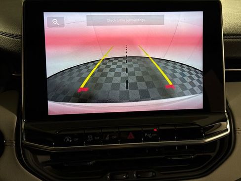 Used 2025 Jeep Compass Limited image 33