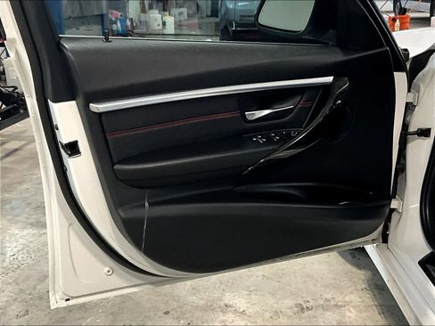 Used 2018 BMW 330i xDrive Sedan w/ Convenience Package image 9