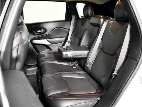 Used 2017 Jeep Cherokee Trailhawk w/ Comfort/Convenience Group image 28