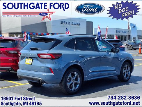 Used 2024 Ford Escape ST-Line w/ Tech Pack #1 AWD/4WD image 2