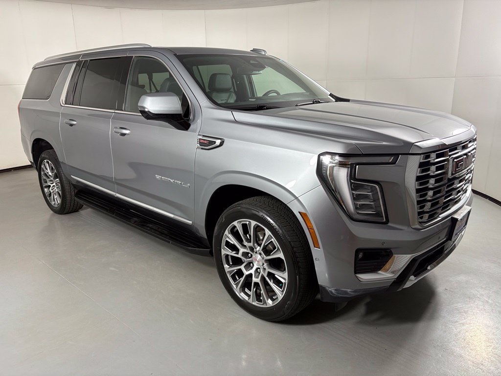 Used 2025 GMC Yukon XL Denali AWD/4WD image 2