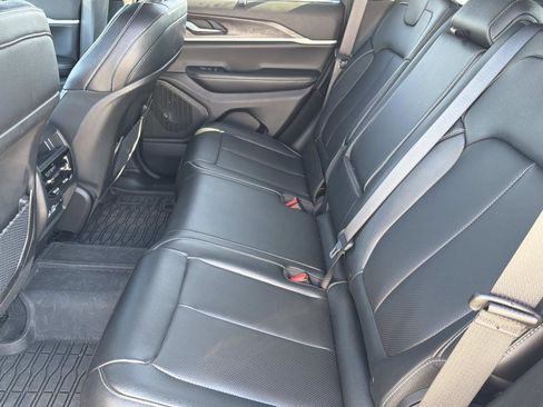 Used 2024 Jeep Grand Cherokee Limited w/ Luxury Tech Group II image 14