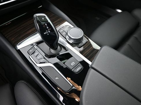 Used 2019 BMW 530i xDrive w/ Convenience Package image 15