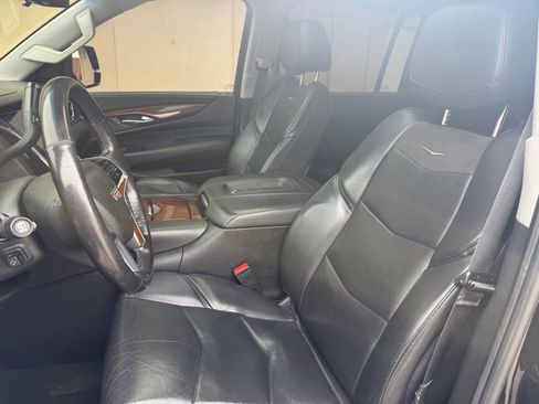 Used 2018 Cadillac Escalade ESV Luxury image 21