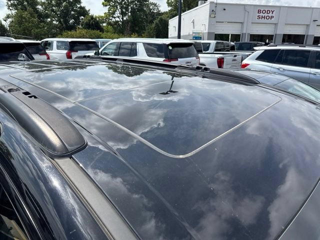 Used 2025 Chrysler Pacifica Limited FWD image 12