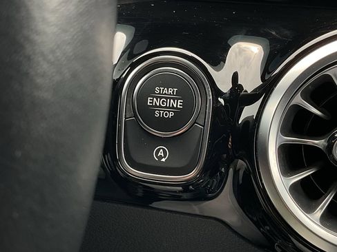 Used 2025 Mercedes-Benz GLA 250 image 33