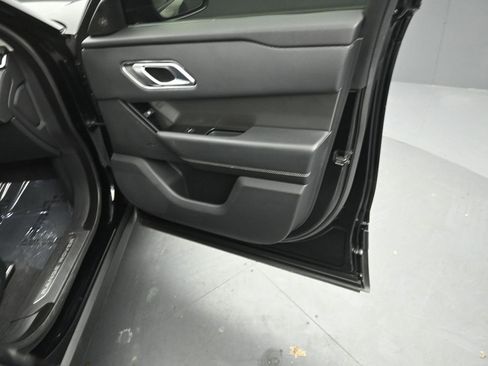 Used 2019 Land Rover Range Rover Velar S image 32