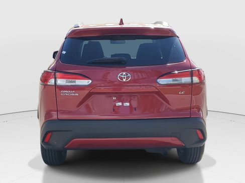 Used 2022 Toyota Corolla Cross LE w/ Moonroof Package image 4
