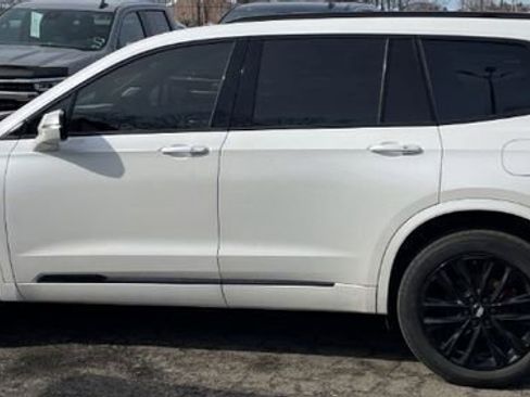 Used 2023 Cadillac XT6 Sport image 2