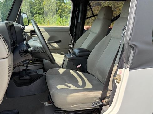 Used 2006 Jeep Wrangler Unlimited Rubicon AWD/4WD image 12