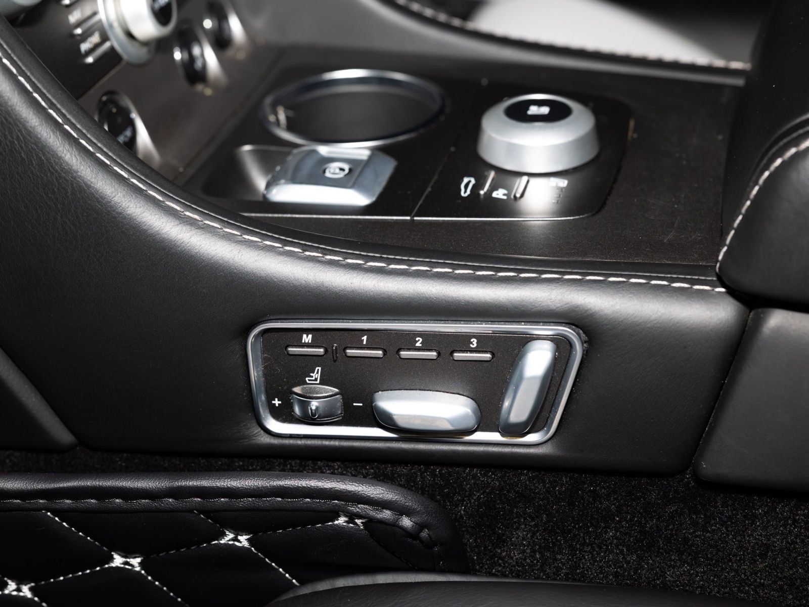 Used 2011 Aston Martin Rapide RWD image 24