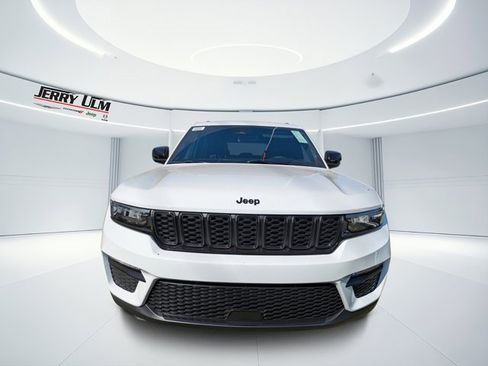 New 2025 Jeep Grand Cherokee Limited w/ Black Appearance Package image 7