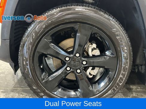 Used 2024 Jeep Grand Cherokee Altitude image 12