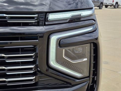 Used 2025 Chevrolet Suburban High Country AWD/4WD image 36