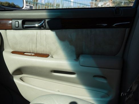 Used 1999 Cadillac Seville SLS w/ Personalization Pkg image 39