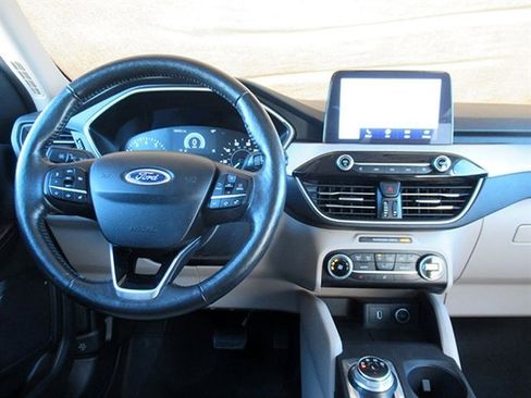Used 2020 Ford Escape SEL image 18
