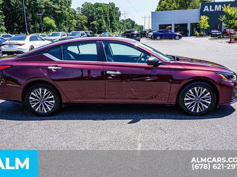 Used 2025 Nissan Altima 2.5 SV FWD image 8