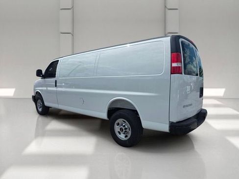 Used 2026 GMC Savana 2500 Extended RWD image 3