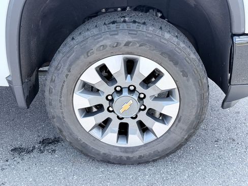 Used 2024 Chevrolet Silverado 2500 Custom w/ Custom Value Package AWD/4WD image 16