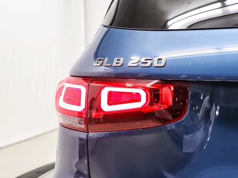 Used 2022 Mercedes-Benz GLB 250 image 11