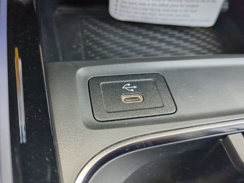 Certified 2024 Mercedes-Benz GLB 250 image 9