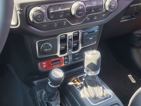New 2026 Jeep Wrangler Unlimited Rubicon AWD/4WD image 13