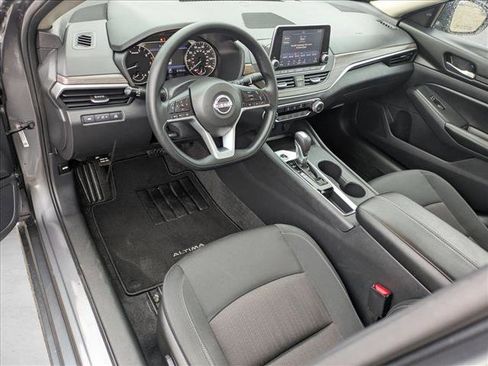 Used 2025 Nissan Altima 2.5 SV image 12