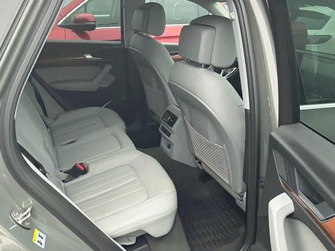 Used 2023 Audi Q5 2.0T Premium w/ Convenience Package AWD/4WD image 6