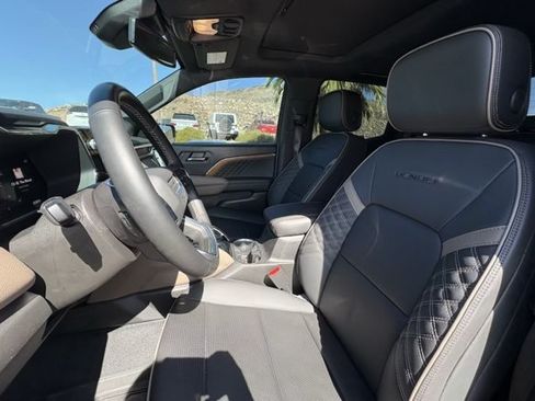 Used 2023 GMC Canyon Denali AWD/4WD image 9