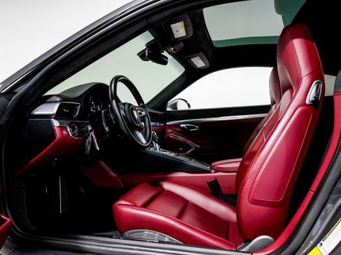 Used 2019 Porsche 911 Carrera 4S image 22